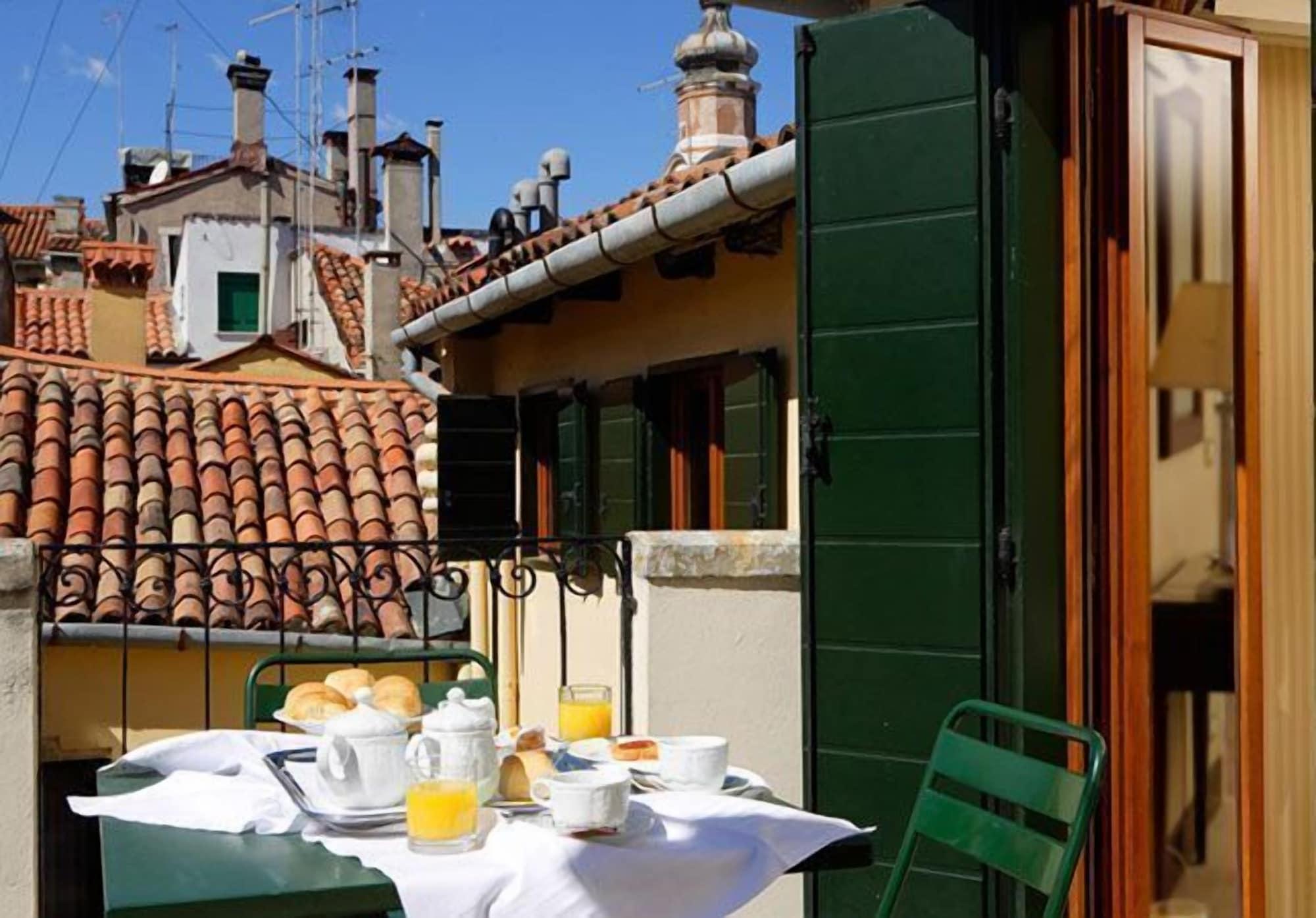 Residenza Goldoni Bed and Breakfast Venedig Exteriör bild