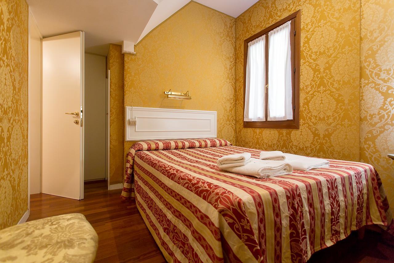 Residenza Goldoni Bed and Breakfast Venedig Exteriör bild