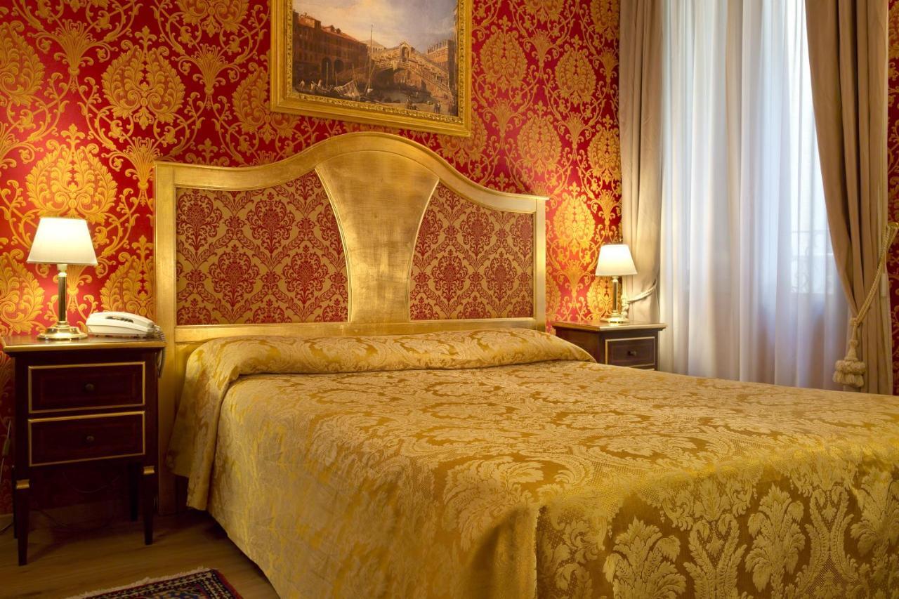 Residenza Goldoni Bed and Breakfast Venedig Rum bild