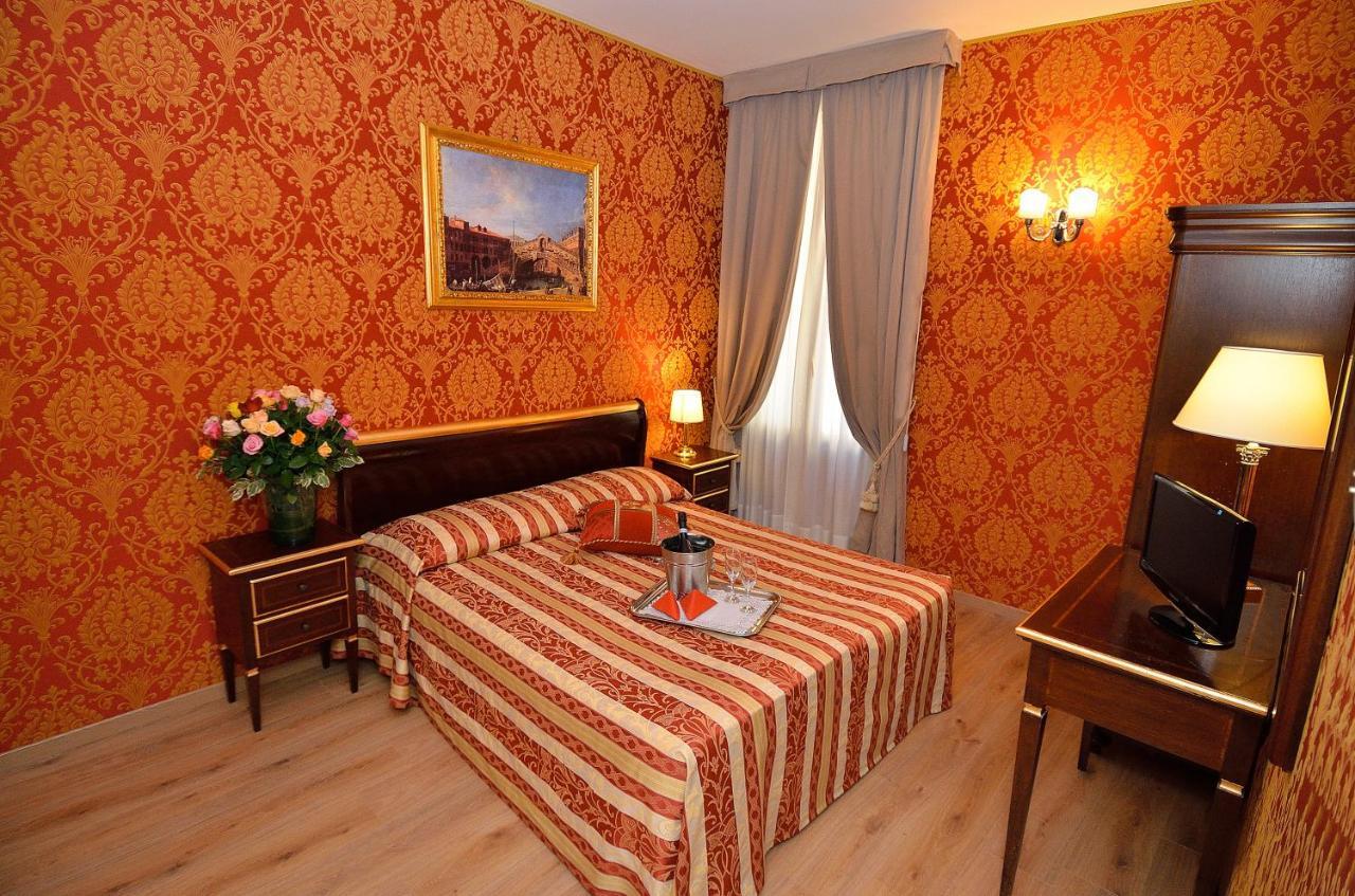 Residenza Goldoni Bed and Breakfast Venedig Rum bild